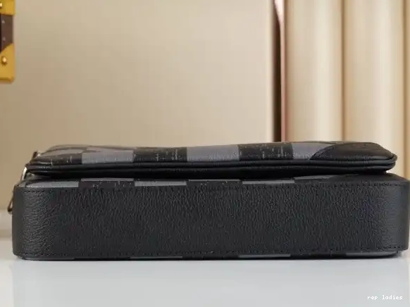 Cheap MESSENGER TRIO LOUIS VUITTON 0501